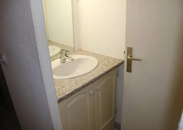 717, Port Nature 7 Au Village Naturiste * Agde