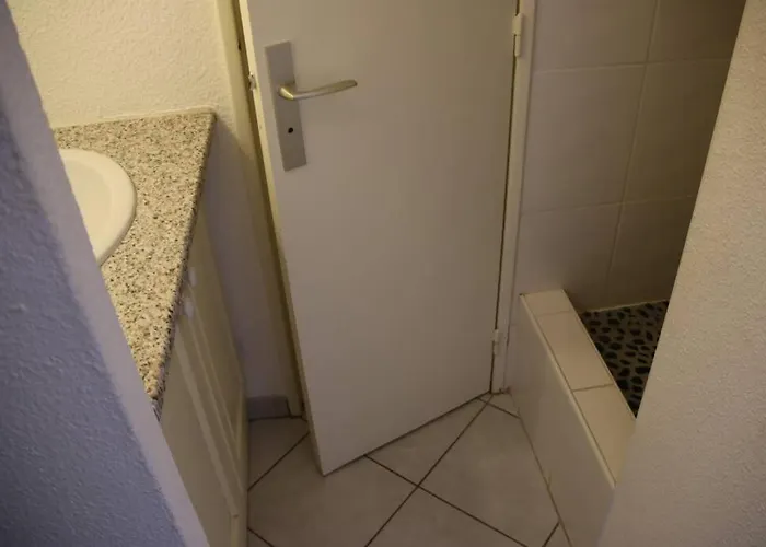 717, Port Nature 7 Au Village Naturiste